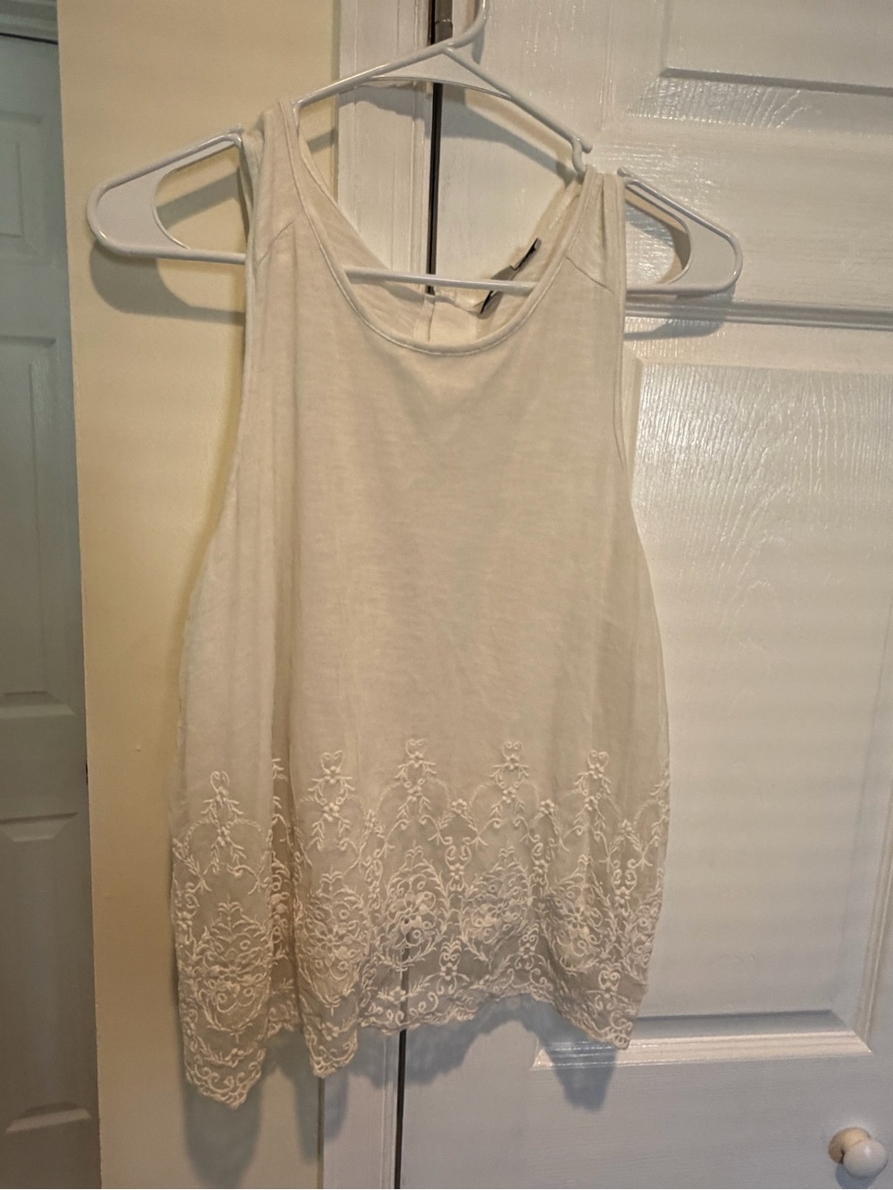 Women's White Embroidered Sleeveless Tank Top
